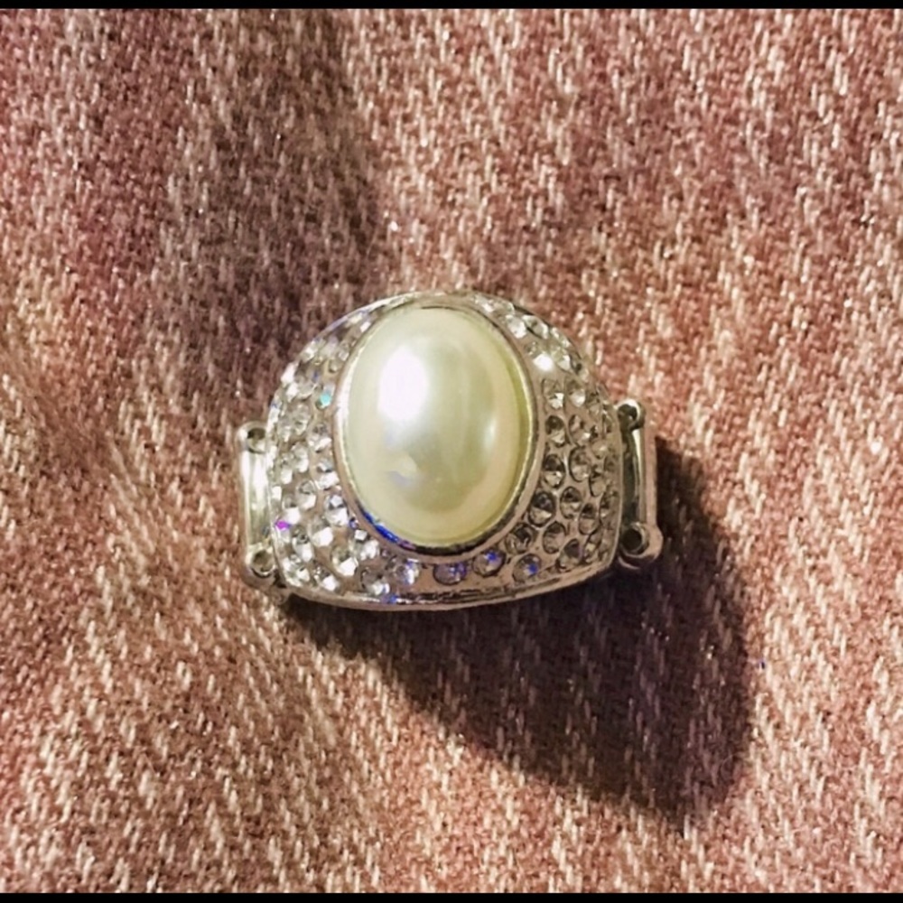 Faux pearl Statement Ring - Picture 3 of 6